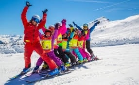 Read more about the article Традиционные соревнования по горнолыжному спорту «Открытие зимнего сезона»