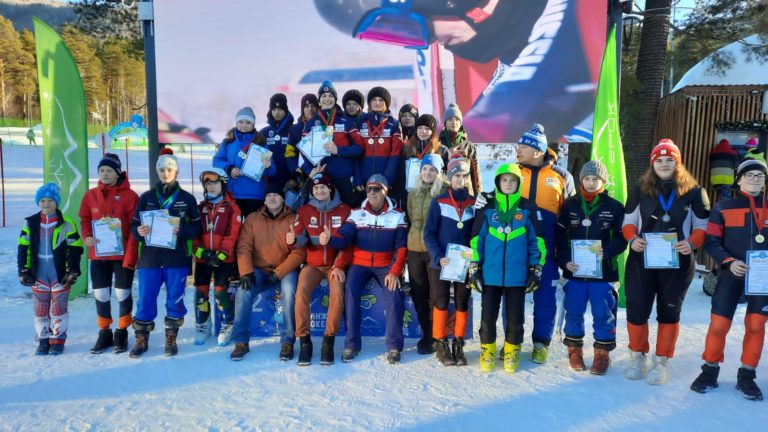 Read more about the article Открытые Республиканские соревнования среди юношей и девушек по горнолыжному спорту